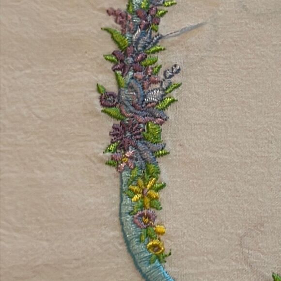 Embroidered DG Collections 100% Cotton 27"x27" Flour “C” Monogram Towel - Picture 5 of 7